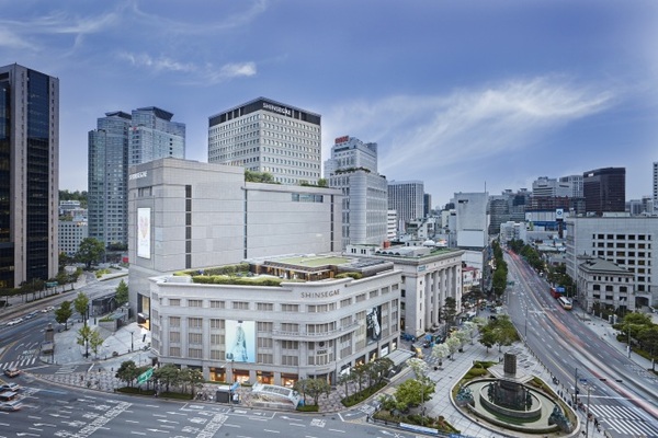 신세계인터내셔날 본사와 신세계디에프 사무실이 국세청으로부터 비정기(특별) 세무조사를 받은 것으로 확인되고 있다. /신세계그룹