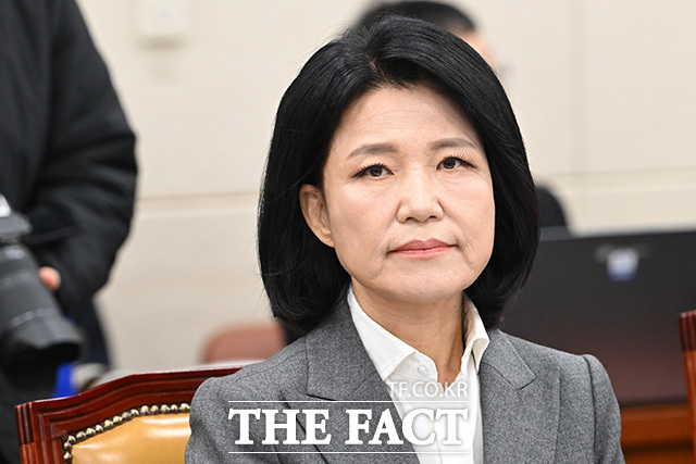김종철 방송미디어통신위원회 위원장과 박장범 한국방송공사 사장에게 질의하는 이진숙 국민의힘 의원.
