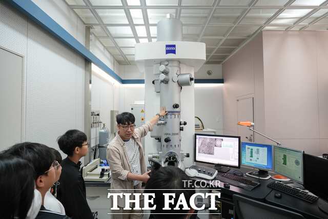 한국기초과학지원연구원에서 대전의 초등학교 교육취약학생들을 대상으로 ‘엑스사이언스 초청 과학교실’을 진행하고 있다. /대전시교육청