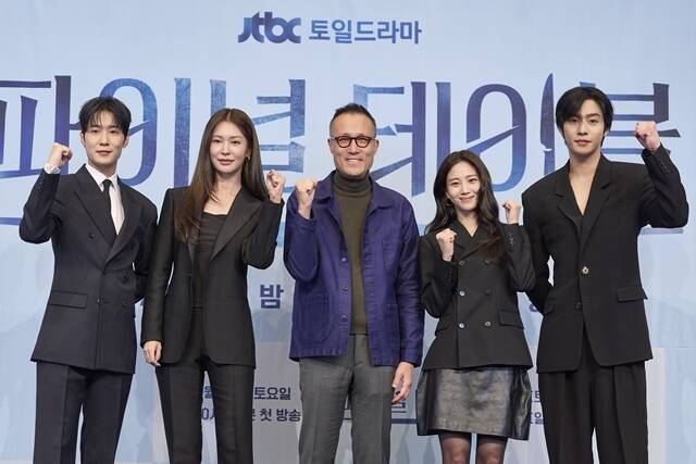 배우 장률 정유진, 김도훈 감독, 배우 홍화연 안효섭(왼쪽부터)이 22일 오후 2시 서울 구로구 더 링크호텔에서 진행된 JTBC 새 토일드라마 '파이널 테이블' 제작발표회에 참석해 다양한 이야기를 나눴다. /JTBC