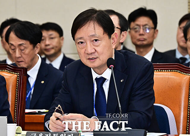 이억원 금융위원장이 22일 오후 서울 여의도 국회 정무위원회에서 열린 금융위원회·금융감독원에 대한 국정감사에 출석해 질의에 답변을 하고 있다.