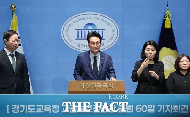 안민석 경기도교육감이 22일 국회 소통관에서 열린 교권보호전담관 출범 60일 기자회견에서 교권보호 3법 개정을 촉구하고 있다. /경기도교육청