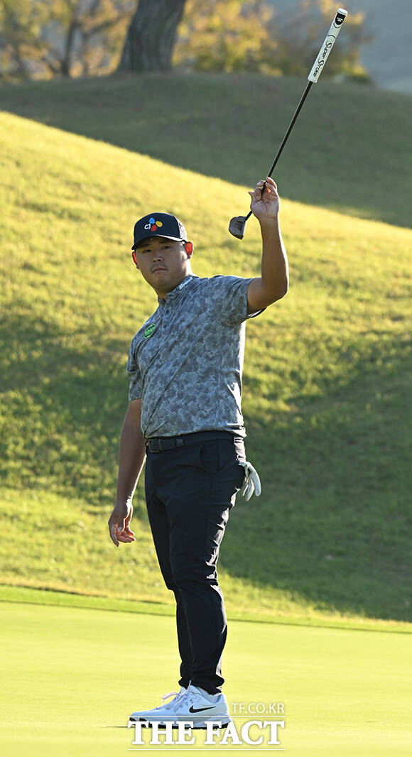 경기 지켜보는 김시우의 부인 오지현 프로