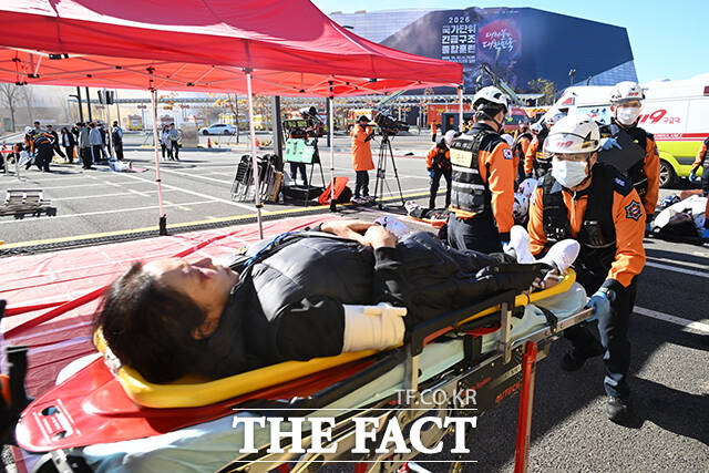22일 오후 인천 영종구 인스파이어 리조트에서 '2026 국가단위 긴급구조종합훈련'이 실시되고 있다. /인천=남윤호 기자