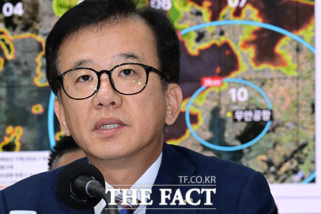 김원준 한국공항공사 사장이 이날 무안공항과 관련한 질의에 답변하는 모습. /인천=남윤호 기자