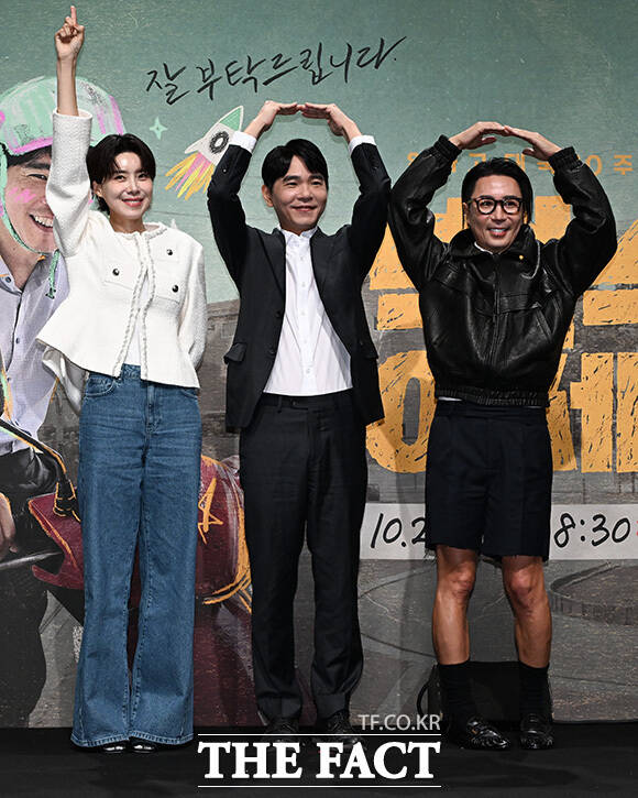 장도연과 이세돌, 정재형이 포즈를 취하고 있다.
