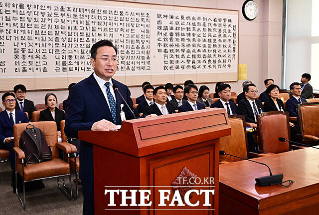 이정현 검찰총장 직무대행이 22일 오전 서울 여의도 국회 법제사법위원회에서 열린 공소청에 대한 국정감사에 출석해 질의에 답변을 하고 있다.