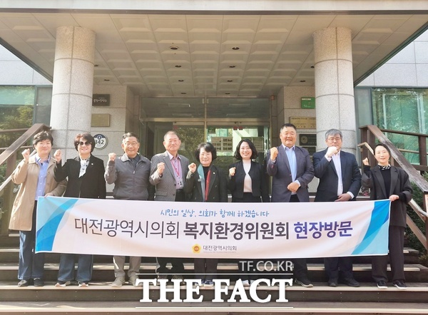 대전시의회 복지환경위원회는 20일부터 21일까지 1박 2일간 세종과 대구를 방문해 복지·환경 분야 우수 사례를 살펴보고 개선 방안을 모색했다. 대구수목원 방문 모습. /대전시의회