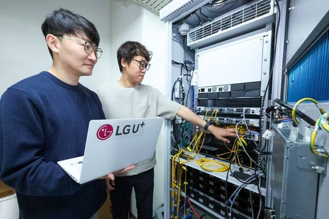 LG유플러스가 글로벌 통신장비 기업 에릭슨과 함께 장거리 기지국 장비 간 연결 거리를 기존 대비 최대 3배 확대하는 프론트홀 기술 및 네트워크 자동화 기능을 검증했다. /LG유플러스