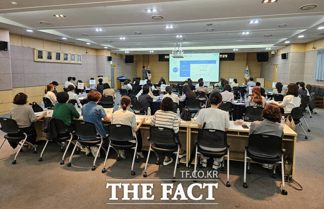전남광주시 남구는 오는 24일 남구청에서 '2028학년도 대학입시 설명회 및 모둠 컨설팅'을 개최한다고 밝혔다. 지난 2025년 진행한 2027학년도 대학입시 설명회. /전남광주시 남구