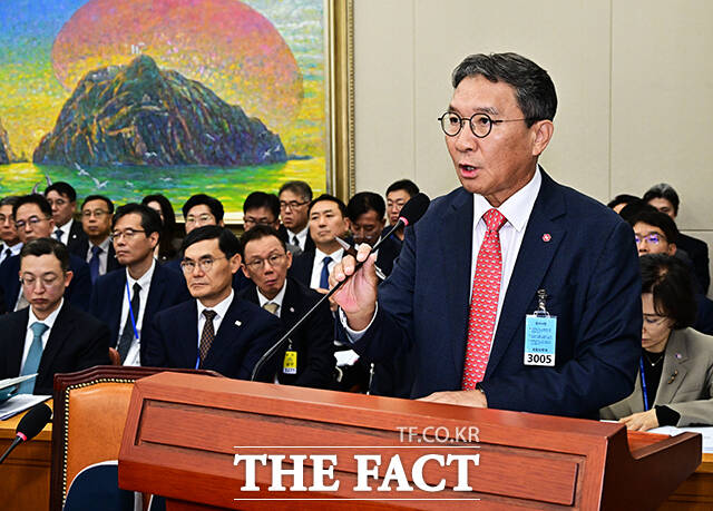 김학수 넥스트레이드 대표가 22일 오후 서울 여의도 국회 정무위원회에서 열린 금융위원회·금융감독원에 대한 국정감사에 출석해 질의에 답변을 하고 있다. /국회=배정한 기자