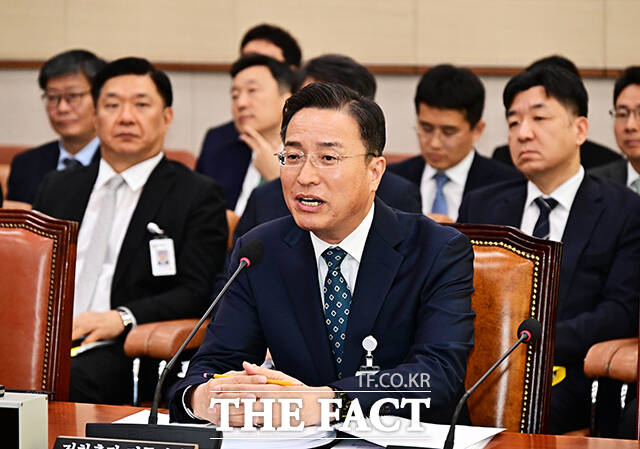 이정현 검찰총장 직무대행이 22일 오전 서울 여의도 국회 법제사법위원회에서 열린 공소청에 대한 국정감사에 출석해 질의에 답변을 하고 있다.