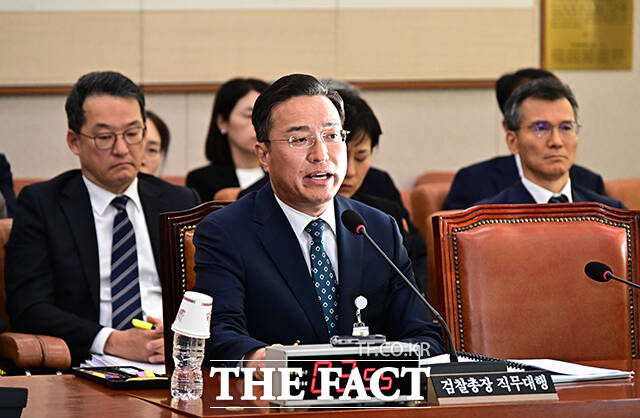 이정현 검찰총장 직무대행이 22일 오전 서울 여의도 국회 법제사법위원회에서 열린 공소청에 대한 국정감사에 출석해 질의에 답변을 하고 있다.