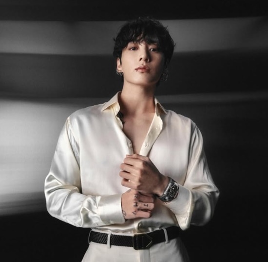 정국의 공식 오디오 영상 가운데 무려 8개가 유튜브 조회수 1억 회를 돌파했다. 이는 아시아 솔로 가수 최초의 기록으로, 막강한 글로벌 영향력을 다시 한번 입증했다. /정국 SNS