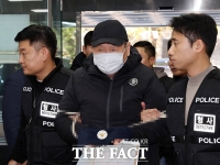  역삼동 연쇄 방화 70대…영장실질심사 출석 [TF사진관]