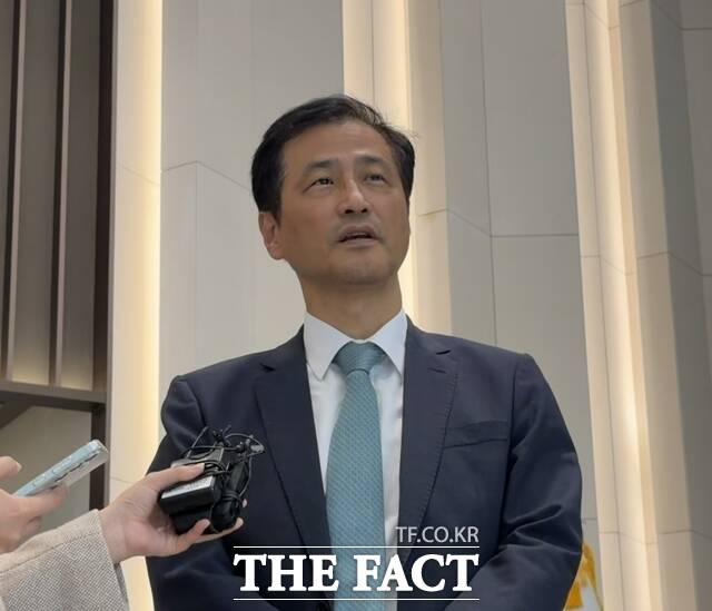 6·3 지방선거 투표용지 부족 사태를 수사하는 이태한 선거관리위원회 특별검사가 23일 오후 서울 중구 중수청 본청에서 김지용 중수청장을 예방한 뒤 취재진 질의에 답하고 있다. /김해인 기자