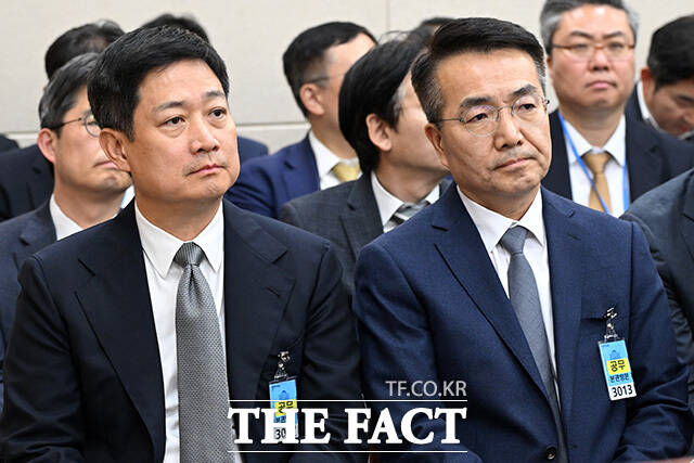 종합감사에 증인으로 출석해 의원 질의에 답하는 홍범식 LG유플러스 대표이사.