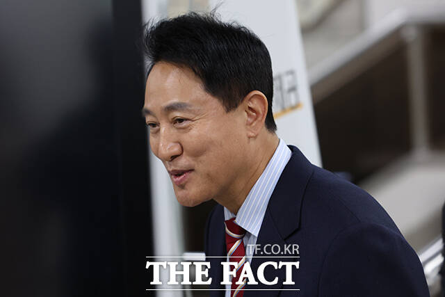 한병도 더불어민주당 원내대표가 '명태균 여론조사 대납' 혐의로 재판에 넘겨진 오세훈 서울시장이 항소심에서 무죄를 선고받은 것과 관련해 