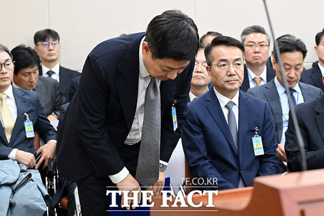 종합감사에 증인으로 출석해 의원 질의에 답하는 홍범식 LG유플러스 대표이사.