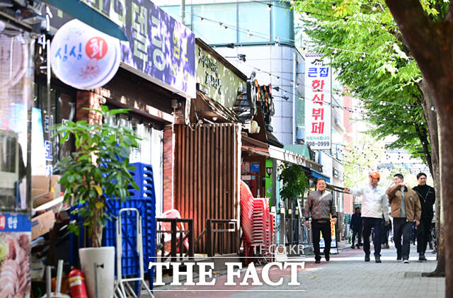 오세훈 서울시장이 23일 오전 서울 도봉구 서울아레나 건립 현장을 찾아 공사 진행 상황과 개관 준비를 점검하고 있다.
