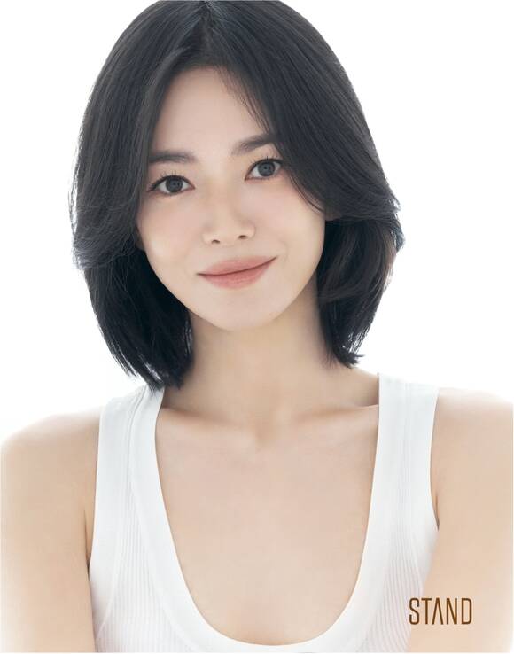 배우 송혜교가 신생 기획사 STAND와 전속계약을 체결했다./STAND