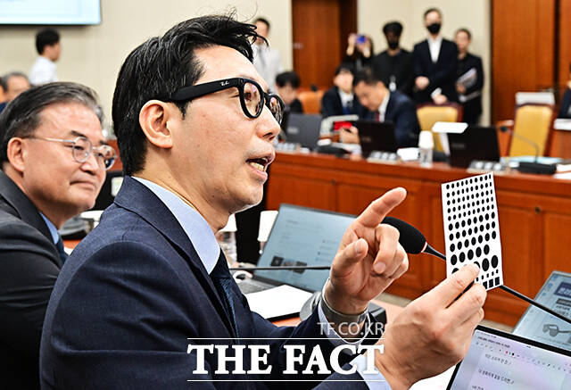 배경훈 부총리 겸 과학기술정보통신부 장관이 23일 오전 서울 여의도 국회 과학기술정보방송통신위원회에서 열린 과학기술정보통신부·원자력안전위원회·우주항공청 등에 대한 종합감사에 출석해 질의에 답변을 하고 있다.