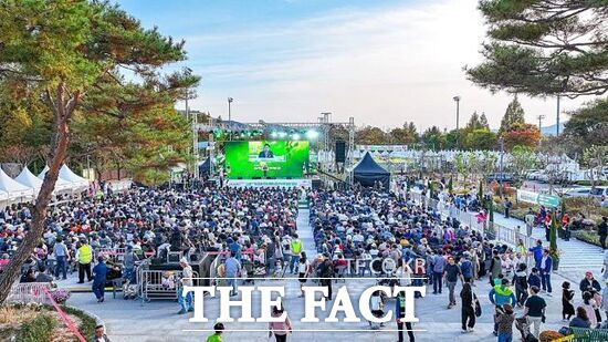 지난 17일 경기 양평군 세미원에서 진행된 ‘2026 제14회 경기정원문화박람회’ 개막식의 모습. /경기도