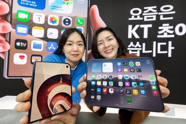 사전예약 기간 KT다이렉트샵에서는 256GB·512GB 모델의 1·2차 준비 물량이 예약 시작 1분 만에 소진됐다. 전체 용량 모델의 1·2차 사전예약도 시작 40분 만에 마감됐다. /KT