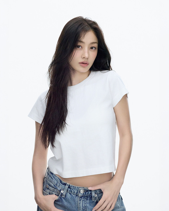 지효는 2015년 트와이스 데뷔 때부터 11년간 소속됐던 JYP엔터테인먼트를 떠나 최근 이밋하우스를 설립했다. /이밋하우스