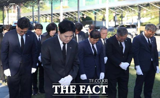 김대중 전남광주시교육감이 제78주기 여순사건 합동추념식에 불참한 지 사흘 만인 22일 순천 여순항쟁탑을 찾아 희생자들을 추모했다. /전남광주시교육청