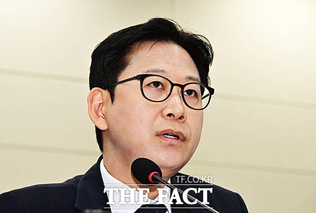 배경훈 부총리 겸 과학기술정보통신부 장관이 23일 오전 서울 여의도 국회 과학기술정보방송통신위원회에서 열린 과학기술정보통신부·원자력안전위원회·우주항공청 등에 대한 종합감사에 출석해 질의에 답변을 하고 있다.