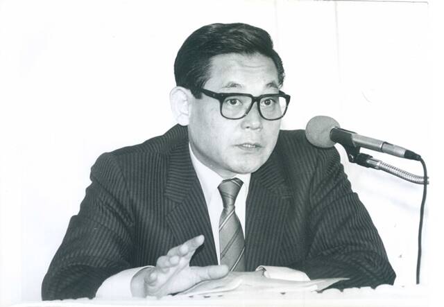 이건희 선대회장이 지난 1988년 정계최고 경영자 전지 세미나에 참석해 발언하고 있다. /삼성