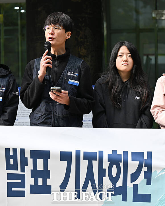 김상연 변호사가 기자회견에서 발언하고 있다.