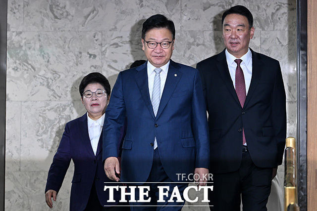모두발언하는 정 원내대표.
