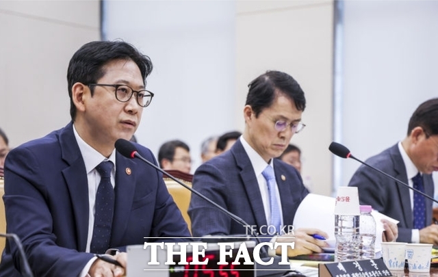 배경훈 부총리 겸 과학기술정보통신부 장관이 23일 서울 여의도 국회에서 열린 과학기술정보방송통신위원회의 종합감사에서 질문에 답하고 있다. /뉴시스