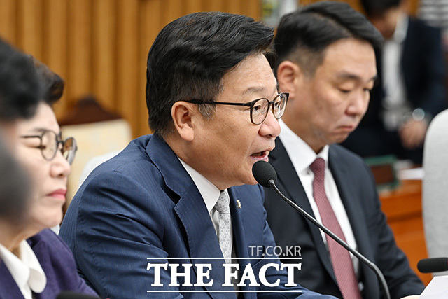모두발언하는 정 원내대표.