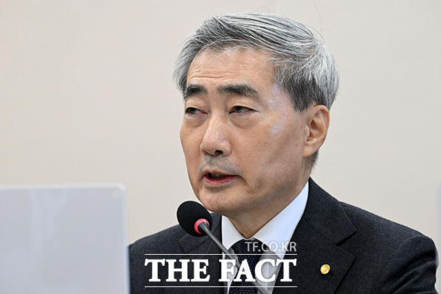 신현송 한국은행 총재가 23일 오전 서울 여의도 국회 재정경제기획위원회에서 열린 기획예산처와 한국은행 등에 대한 종합감사에 출석해 의원 질의에 답변하고 있다. /국회=서예원 기자