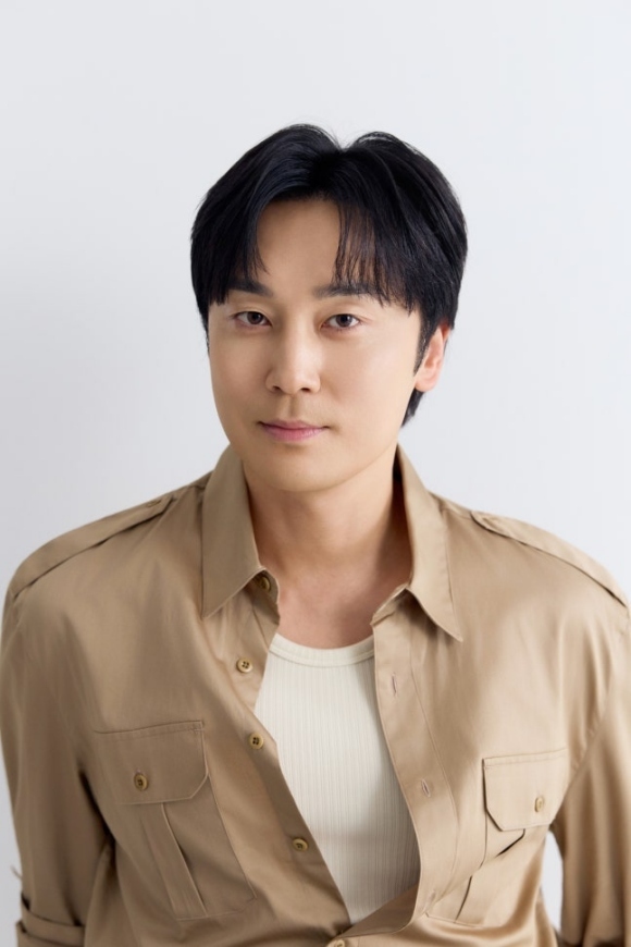 배우 서현우가 <더팩트>와 만나 지난 13일 종영한 티빙 시리즈 '로또 1등도 출근합니다' 관련 인터뷰를 진행했다. /저스트엔터테인먼트