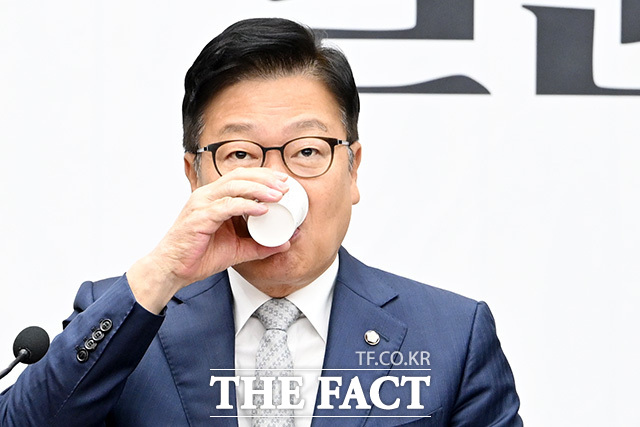 모두발언하는 정 원내대표.