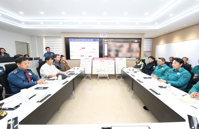용산구가 핼러윈 기간 인파 밀집에 따른 안전사고 예방을 위해 현장 점검과 간담회를 열었다. /용산구