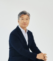  신세계, '올리브영 10년 CEO' 허민호 영입…화장품·가구 동시에 맡긴다