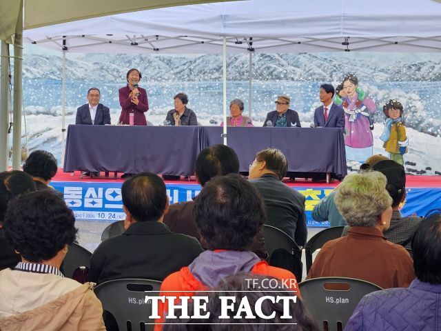 이날 축제에는 정채봉 작가의 고향 친구인 김상옥 전 MBC문화방송 PD, 안영 소설가, 홍쌍리 매실명인 등 작가와 생전 인연이 깊었던 인물들이 무대에서 토크콘서트를 열고 작가를 기억했다. /정회기 시의원