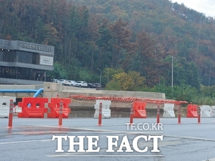 공사 중인 포항 자명천 새마을7교와 인접도로. /박진홍 기자