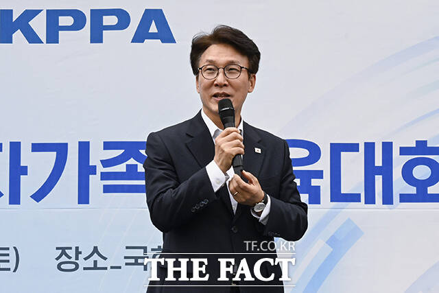 인사말 하는 김민석 더불어민주당 대표.