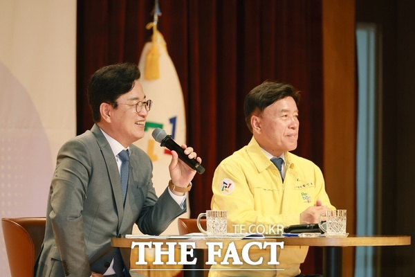 허태정 대전시장이 지난 23일 민선9기 자치구 순회 행사인 상생공감투어 세 번째 일정으로 동구를 방문한 가운데 대전의료원 건립과 대전역세권 개발을 차질업이 추진하겠다고 밝혔다. /대전시