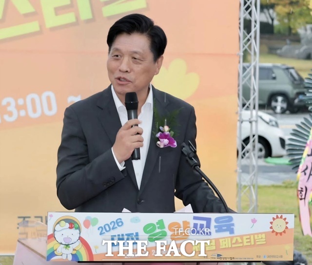 2026 대전 영양교육 체험 페스티벌이 24일 대전시청 앞 보라매공원 일원에서 개최된 가운데 조승래 더불어민주당 의원이 개회식에서 격려사를 하고 있는 모습. /정예준 기자