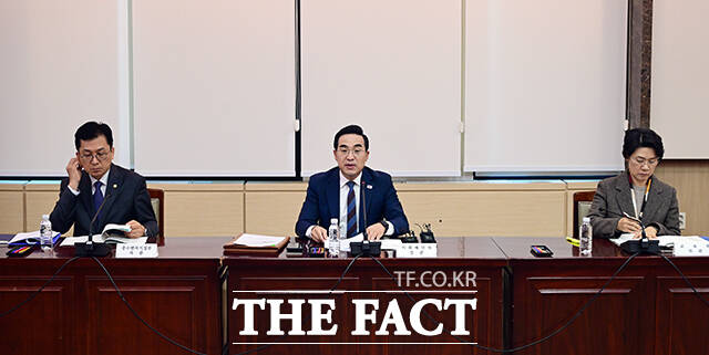 박홍근 기획예산처 장관이 26일 오후 서울 종로구 정부서울청사에서 열린 제3차 재정운용전략협의회에 참석해 모두발언을 하고 있다. /임영무 기자
