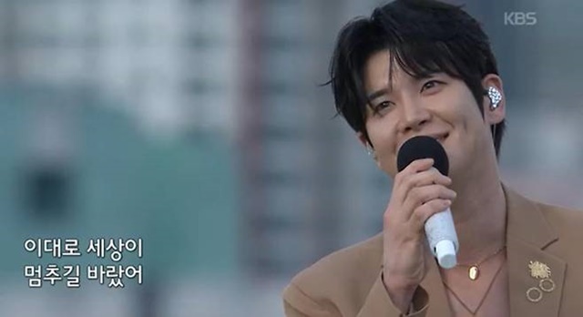장한별은 25일 방송된 KBS 1TV ‘전국노래자랑’ 제2188회 경상남도 창원특례시 편, 창원 3·15 해양누리공원 야외 특설무대에 올라 자신의 신곡 그대는 나의 별이오를 열창하며 엔딩을 장식했다. /KBS 전국노래자랑