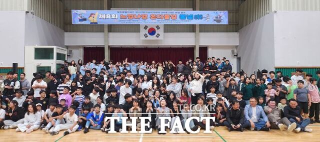 제주도 서귀포시 청소년들이 '제8회 느영나영 혼디들엉 뽐낼樂'에 참여하고 있다. /서귀포시