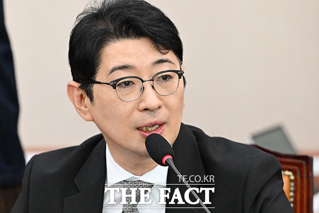 김 여사 골프 관련 영상 재생 문제로 언쟁하는 서영교 위원장과 국민의힘 의원들.